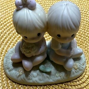Enesco Precious Moments Figurine - Love One Another